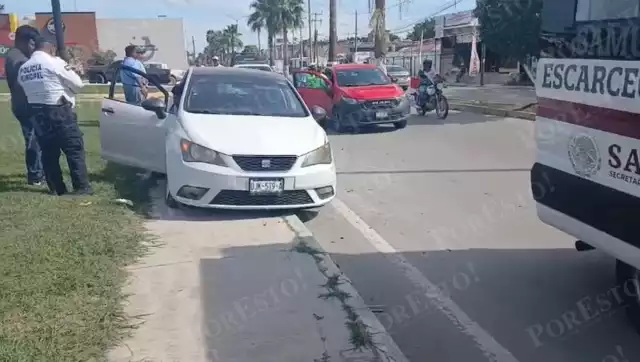 Embarazada y menor lesionados en choque en Escárcega; camioneta invade retorno