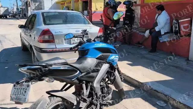 Motociclista resulta lesionado tras derrapar en la avenida Gobernadores.