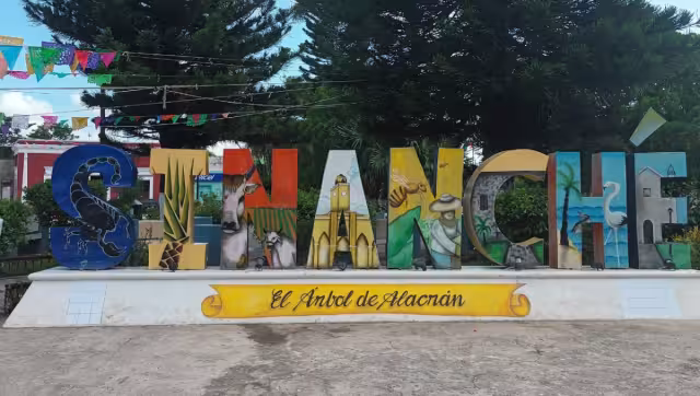 El pueblo destaca por su gastronomía, poniendo en alto platillos como la cochinita pibil y el lechón al horno