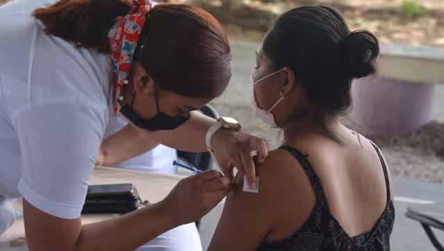 Se está dando prioridad a las personas con comorbilidades que ni se han inoculado