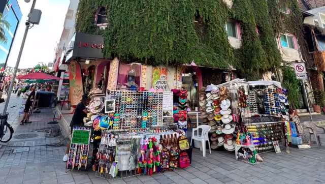 Los empresarios solicitan a las autoridades que revisen quien les dio permiso