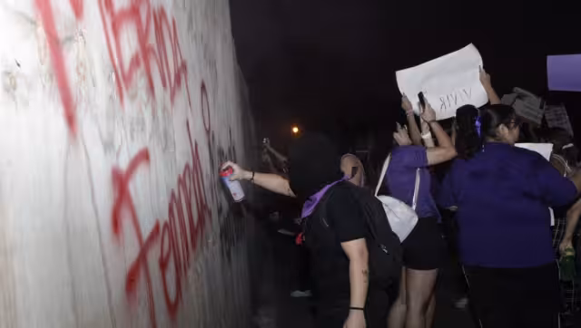 Las manifestantes no terminaron el recorrido al parejo