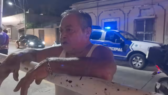 Padre del joven con síndrome de Down acude por él.