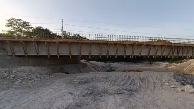 Por más de 15 días, no se ha visto trabajadores en el puente de Miguel Alemán