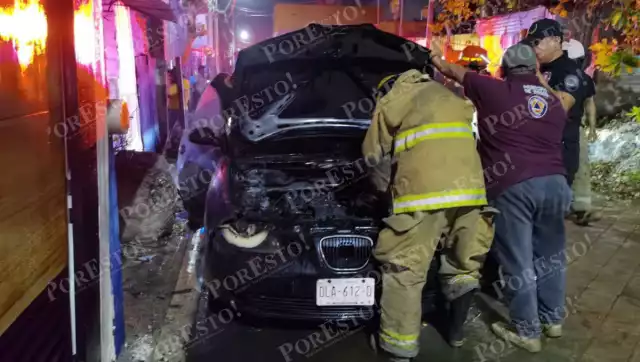 Sin lesionados tras incendio de automóvil en Campeche; unidad quedó calcinada