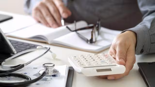 Para que los gastos médicos sean deducibles, deben estar amparados por facturas electrónicas emitidas por profesionales certificados