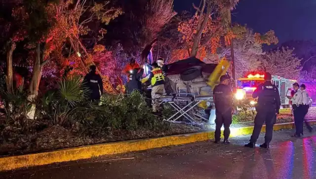 Cerca de la muerte quedó una familia tras aparatoso accidente en el Boulevard Bahía de Chetumal, el conductor manejada a 120 kilómetros por hora