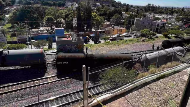 Bomberos especializados en líquidos peligrosos fueron los encargados de detener la fuga de combustible