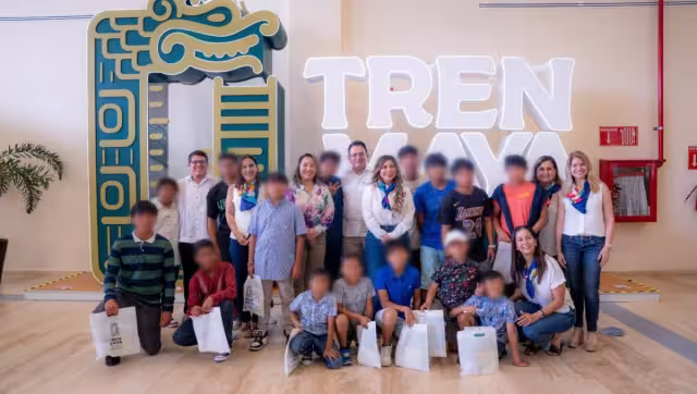 Niños de Casa Otoch viajan a Cancún en el Tren Maya por primera ocasión.