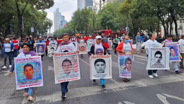 La marcha se desarrolla por avenida Paseo de la Reforma en CDMX