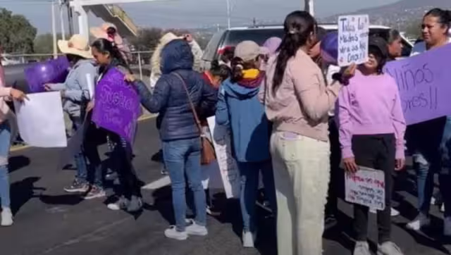 La carretera México-Laredo permanece bloqueada por manifestantes