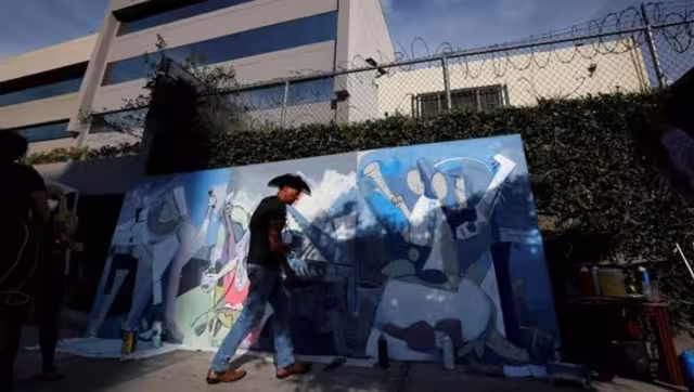 El artista mexicano, Roberto Márquez, fue el encargado de inmortalizar al Charro de Huentitán como muestra de apoyo y admiración por el cantante