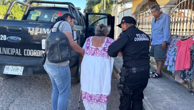 Ante la llamada de auxilio fue abordada en una patrulla de elementos policiacos