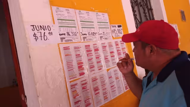 Los vecinos que no pagan el servicio se les a cortado el agua, pero van a quejarse por quitarles su derecho