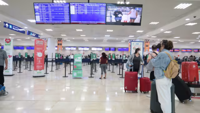 Saturación en el Aeropuerto de Cancún: viajeros a merced de taxis abusivos por falta de transporte público