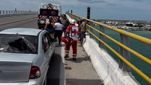 Por fortuna hubo un segundo motociclista quien alertó de la presencia de la tragedia a quienes circulaban por esta vía