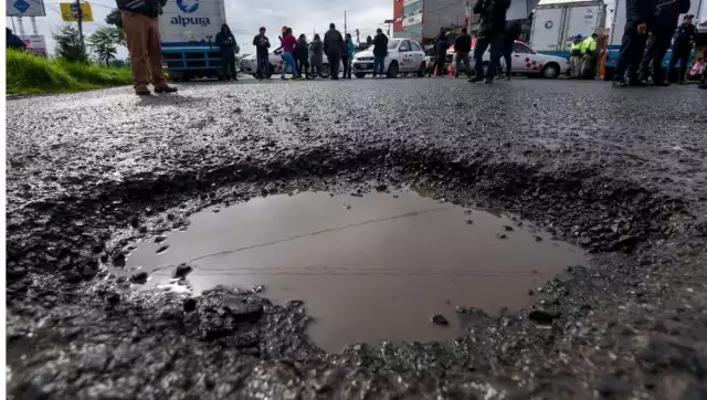 El secretario de Infraestructura, Comunicaciones y Transportes, Jesús Antonio Esteva Medina, explicó que ya operan 10 trenes de repavimentación