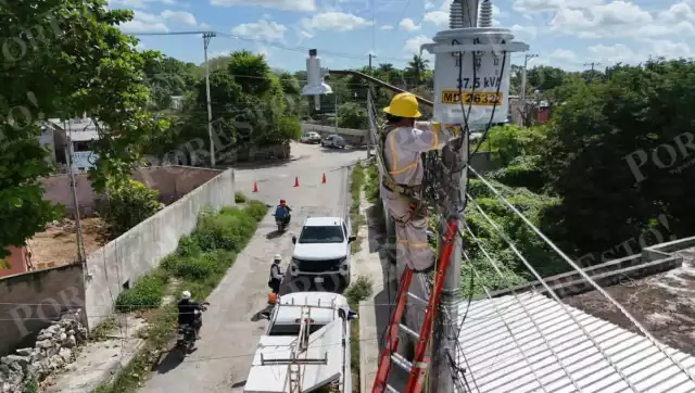 Mejora el servicio eléctrico en Atasta, pero persiste inconformidad por adeudos

