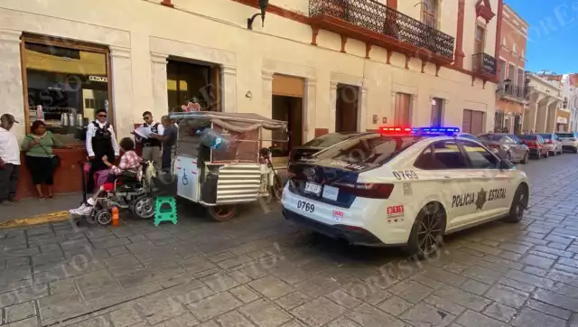 Un vehículo mal estacionado provocó un enfrentamiento con la policía en el Centro.