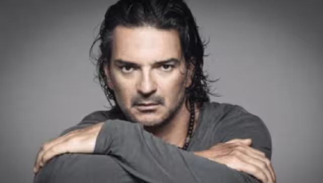 Ricardo Arjona no se aguanta, sale en defensa de los hombres en pleno concierto y provoca risa