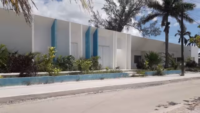 El hospital carece de medicamentos y los doctores son pasantes