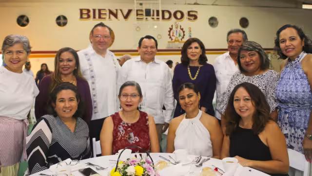 Joaquín Díaz Mena asistió a reunión de exalumnos del Instituto Tecnológico de Mérida