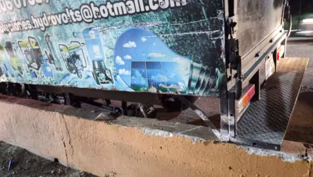 Dos hombres lesionados tras falla mecánica de motocarro frente al rastro municipal