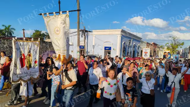 Peregrinaciones llenan de fe el Centro Histórico de Campeche