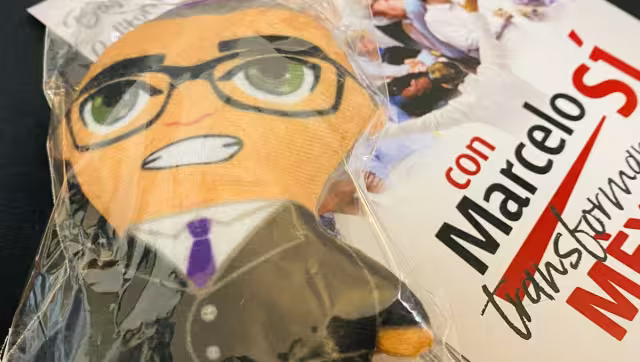 Marcelo Ebrard ya tiene su propio peluche de cara a las elecciones del 2024