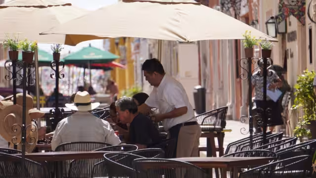 La iniciativa contempla que la jornada máxima de trabajo en el turno matutino sea de seis horas y de cinco para el horario nocturno