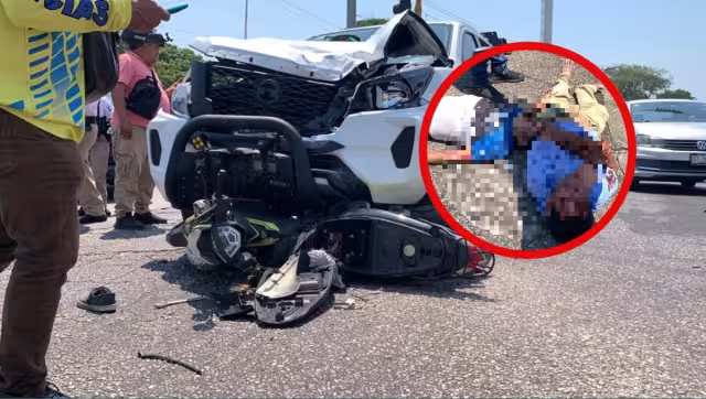 El otro hombre abordé de la motocicleta se encuentra entre la vida y la muerte