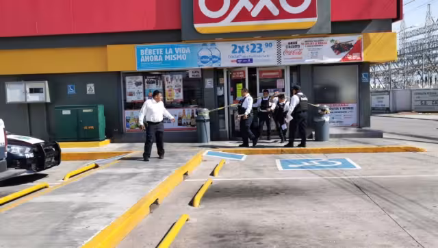 La cajera entregó la cantidad de aproximadamente 830 pesos en efectivo