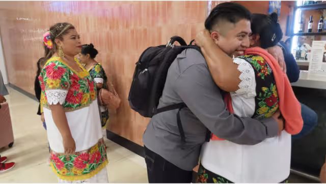 Comentó que regresa satisfecho y feliz porque dejará de ser un pariente de teléfono