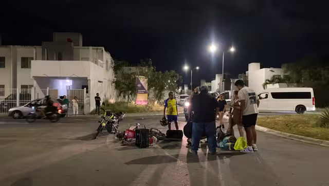 Llegaron elementos de la Dirección de Tránsito para el deslinde de responsabilidades y, de entrada, detener al conductor al detectar que iba con aliento alcohol.