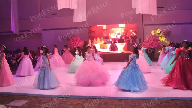 Sin agua ni calles en buen estado, pero con vestidos y playeras nuevas