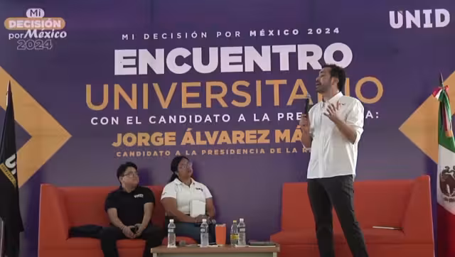 Jorge Álvarez Máynez respondió preguntas realizadas por los estudiantes