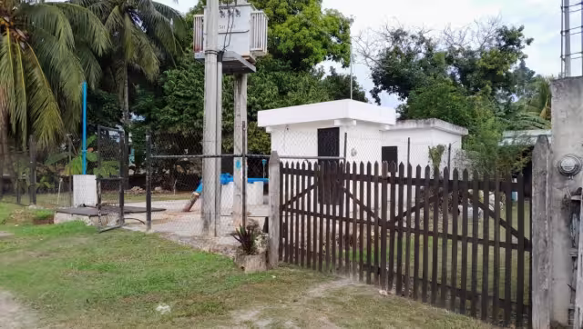 Vecinos advierten problemas de salud porque desde hace tres días los baños se mantienen sucios