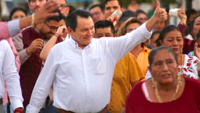 El precandidato inició en Mérida sus reuniones de precampaña, asistiendo como invitado a un evento con jóvenes