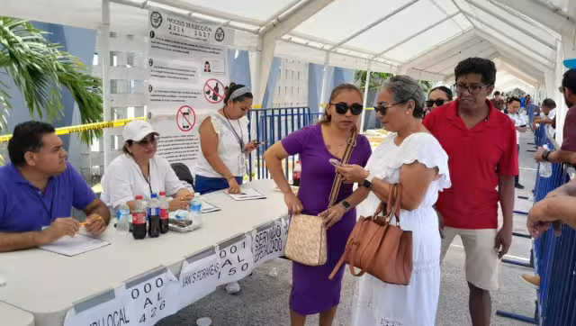 Un drama y caos se vivieron en las votaciones del sindicato de taxistas Lázaro Cárdenas del Río de Playa del Carmen.