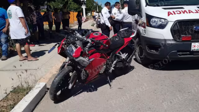 Un motociclista resultó con posible fractura de clavícula tras arrollar a un perro en Calkiní.