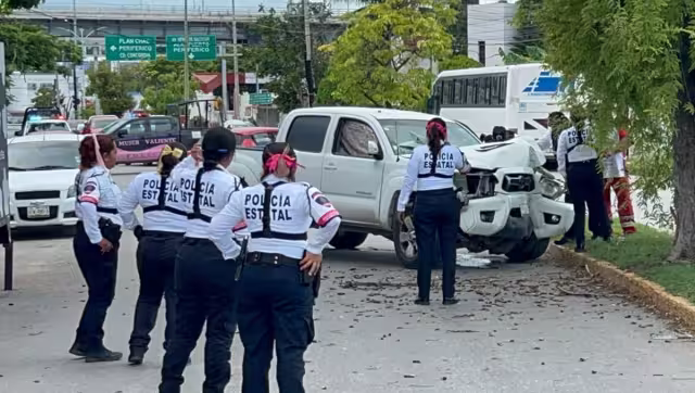 El fuerte impacto destruyó la unidad donde su piloto resultó herido