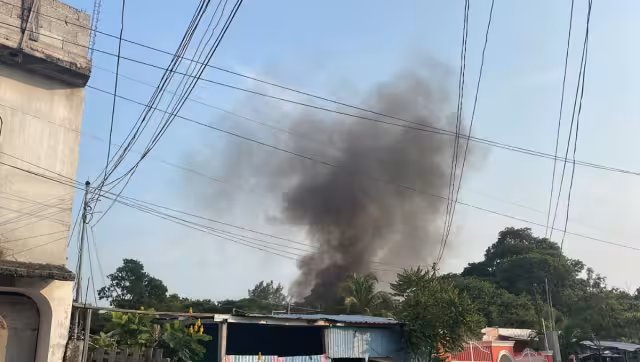 Personal de Protección Civil acudieron al lugar para sofocar el fuego