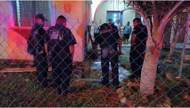 Luego de ser sacado de la especie de cueva, el hombre fue trasladado de inmediato al Hospital General de la ciudad