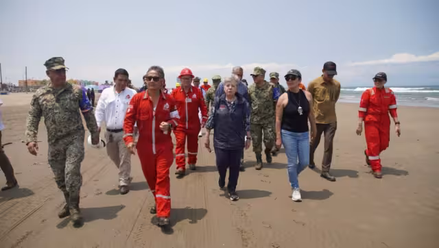 Alicia Barcena recorre playas desde Coatzacoalcos a Barrillas.