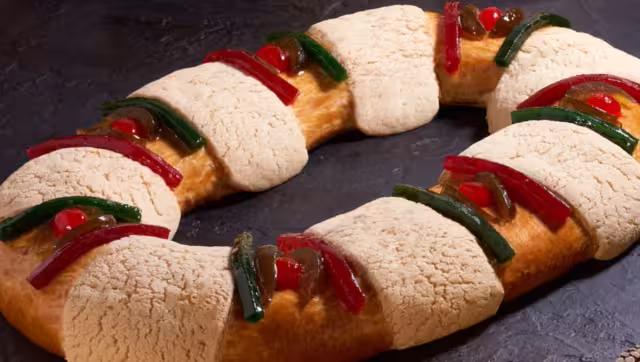 Las familias acostumbran a comer la rosca el seis de enero acompañado de chocolate caliente