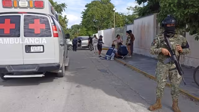 Fue llevada al hospital; se reportó como fuera de peligro. (
