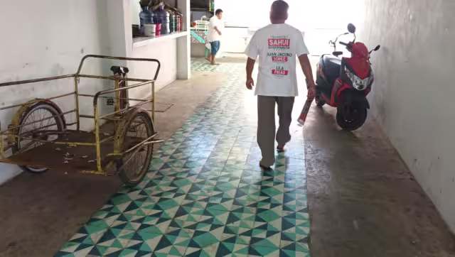 Una habitante mencionó que la parte del jardín del lugar se está convirtiendo en un estacionamiento de plaza comercial
