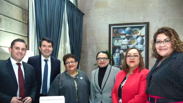 La secretaria Rosa Icela Rodríguez compartió imágenes del encuentro, en las que se observa la presencia de Ernestina Godoy y funcionarios del área de derechos humanos