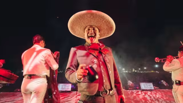 Julión Álvarez se convirtió en padre por tercera ocasión a sus 42 años