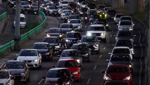 El programa Hoy No Circula es una medida ambiental que restringe la circulación vehicular en días específicos